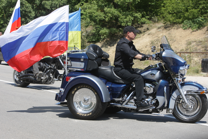 Vladimir Putins Vermögen – Putin als Biker