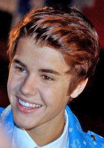 „Justin Bieber NRJ Music Awards 2012“ von Georges Biard. Lizenziert unter CC BY-SA 3.0 über Wikimedia Commons.